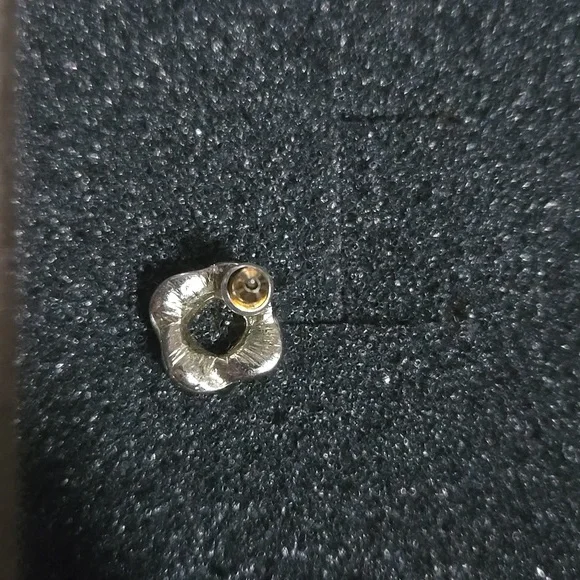 Elegant Knot Stud Earrings Set - Cream, Peach, Mint - Picture 3 of 4